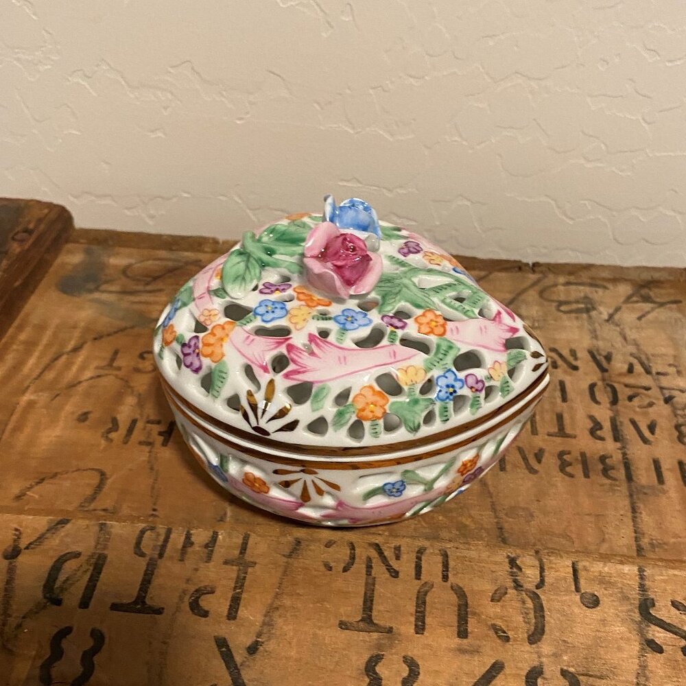 Ceramic Heart shape dish.